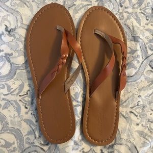 Universal thread size 9 cognac / tan sandal